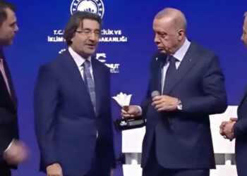 Erdoğan’dan fırça yiyen Ziraat Bankası genel müdürü koltuğunu korudu
