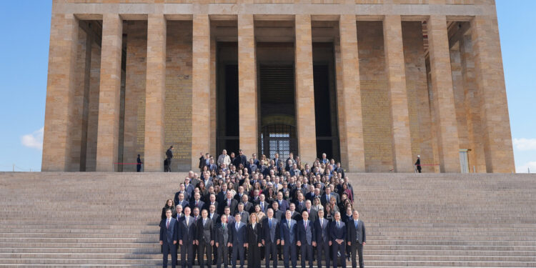 VakıfBank üst yönetimi, 10 Nisan’da Anıtkabir’i ziyaret  etti.