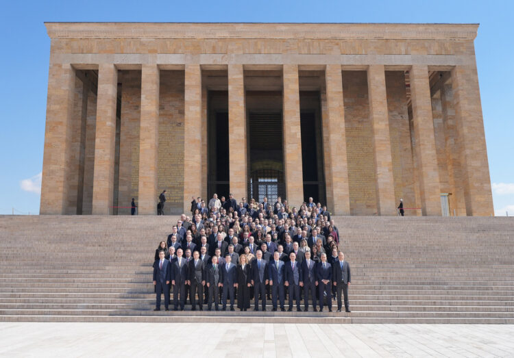 VakıfBank üst yönetimi, 10 Nisan’da Anıtkabir’i ziyaret  etti.