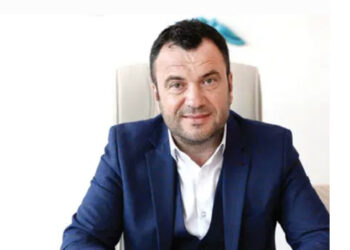 Yasal süre doldu patron hisse satışı için borsaya koştu!