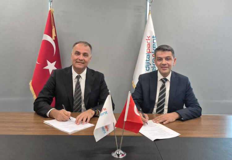 Soldan saga Erkut Alkaya-Ekrem Özkaya