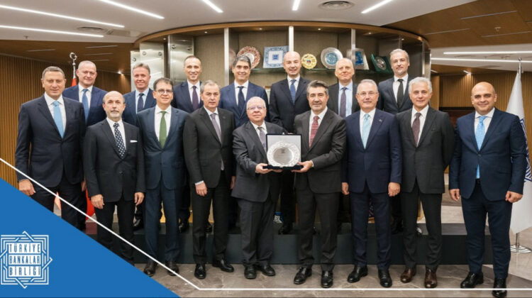 Türkiye Bankalar Birliği Yönetim Kurulu, genel sekreterlik görevinden ayrılan Dr. Ekrem Keskin için düzenlenen özel etkinlikte bir araya geldi.