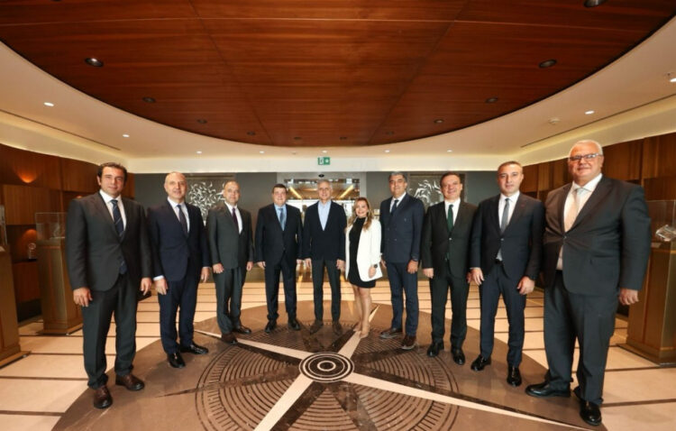 Recep Baştuğ yeni Bölge Müdürleriyle bir araya geldi.