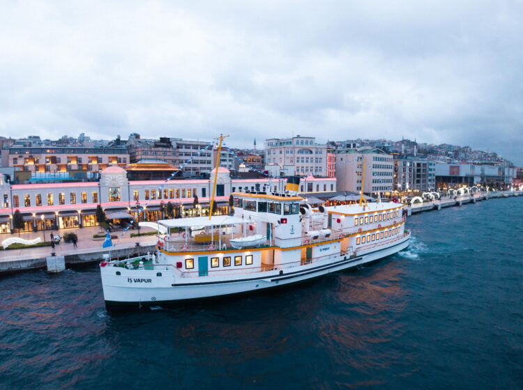 Vapur, Bankanın ilk yıllarında kuruluş yıl dönümlerinin kutlandığı Şirket-i Hayriye filosundaki 66 numaralı Boğaziçi Vapuru’ndan esinlenilerek sıfırdan inşa edildi.