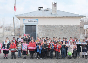 IC Mutluluk Harekatı 7 Yılda 14 Bin Gönüllüyle Binlerce Çocuğun Yeni Yıl Hayalini Gerçekleştirdi