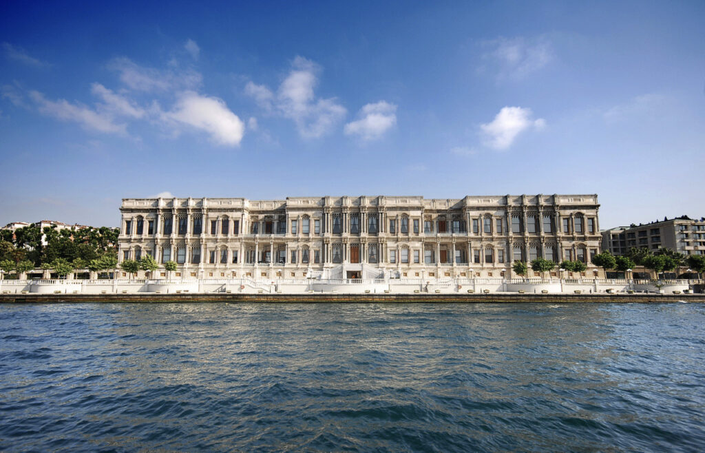 Çırağan Palace uluslararası listelerdeki yerini koruyor