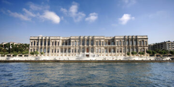 Çırağan Palace uluslararası listelerdeki yerini koruyor