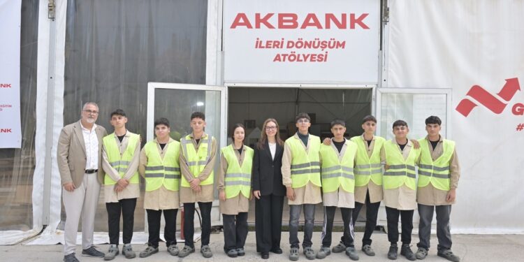 1.080 öğretmene ileri dönüşüm eğitimi verilecek