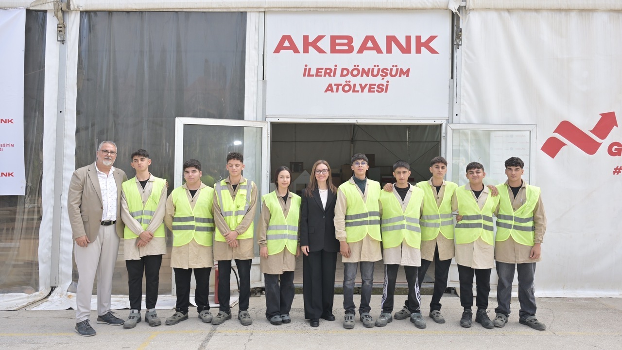 1.080 öğretmene ileri dönüşüm eğitimi verilecek