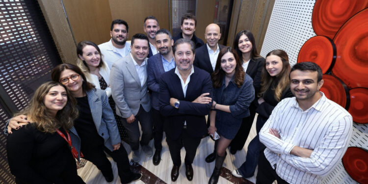 Çalışanlarıyla kahvaltına bir araya geldi